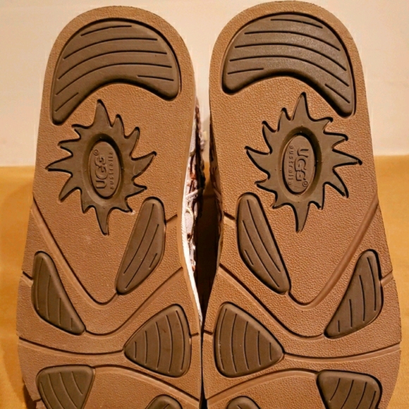 ***SOLD*** NEW UGG Boots - **Special Edition** ❤ - Picture 4 of 6